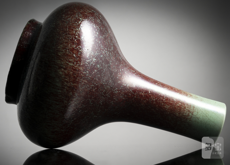 A Peachbloom-glazed porcelain bottle vase - 图7